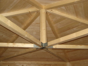 Chiosc hexagonal din lemn in panouri